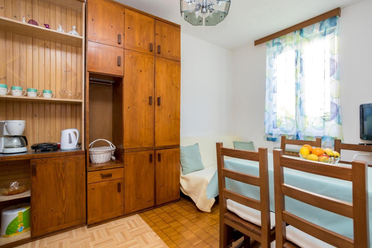 Apartment Jakovac By El-Pi Tours 奈维斯 外观 照片